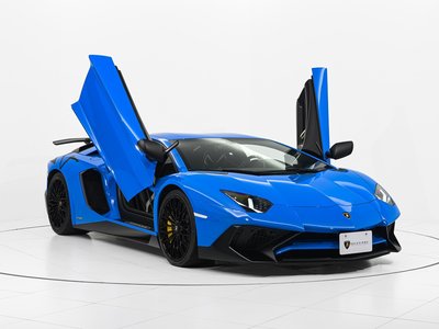 LAMBORGHINI AVENTADOR - 1