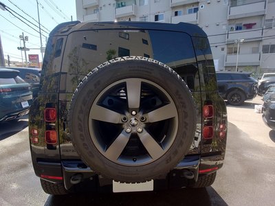 LAND ROVER DEFENDER - 10