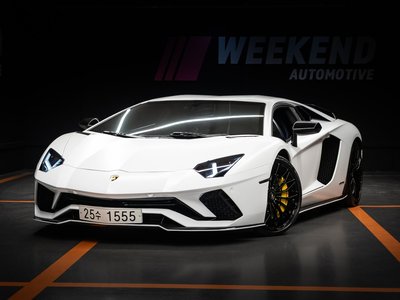 LAMBORGHINI AVENTADOR