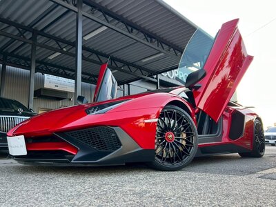 LAMBORGHINI AVENTADOR