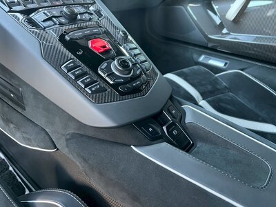 LAMBORGHINI AVENTADOR - 3