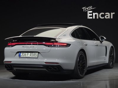 PORSCHE PANAMERA - 4
