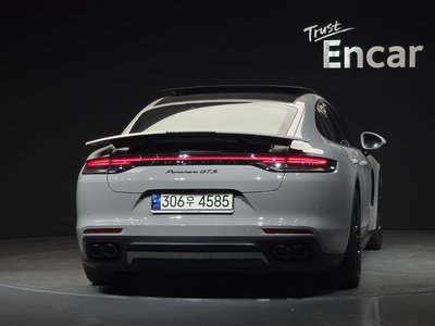 PORSCHE PANAMERA - 3