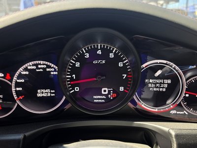 PORSCHE PANAMERA - 8