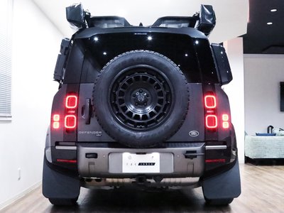 LAND ROVER DEFENDER - 7