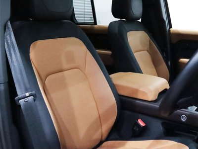 LAND ROVER DEFENDER - 4