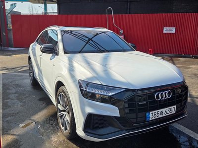 AUDI Q8 - 1
