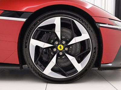 FERRARI 12CILINDRI - 9