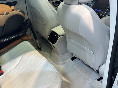 MERCEDES-BENZ EQE - 7