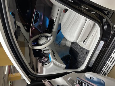 MERCEDES-BENZ EQE - 6