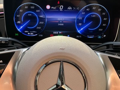 MERCEDES-BENZ EQE - 8