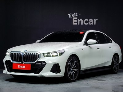 2024 BMW 5 SERIES — фото 1