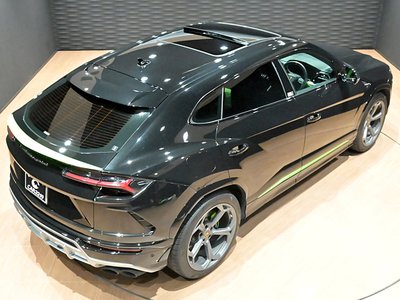 LAMBORGHINI URUS - 9