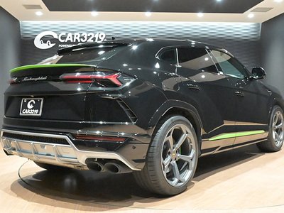 LAMBORGHINI URUS - 5