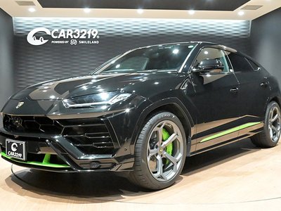 LAMBORGHINI URUS - 1