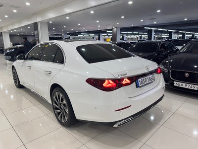 MERCEDES-BENZ E-CLASS - 4