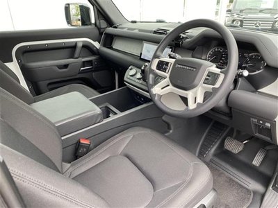 LAND ROVER DEFENDER - 5