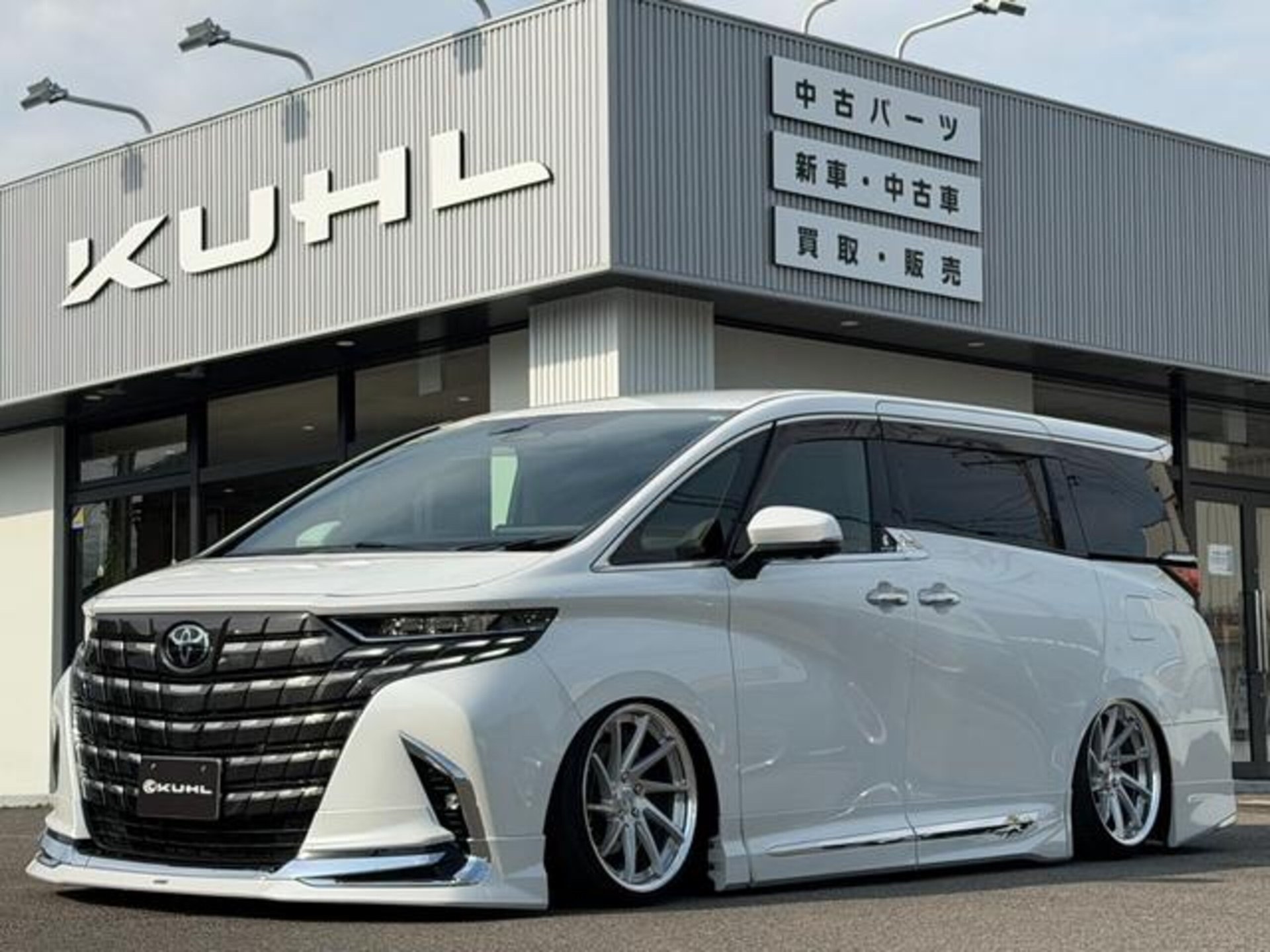 TOYOTA ALPHARD - View 1