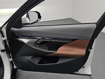 2025 BMW 5 SERIES — миниатюра 15