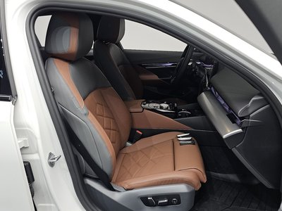 2025 BMW 5 SERIES — миниатюра 18