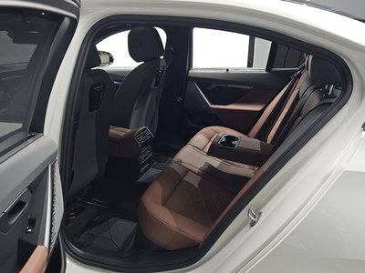 2025 BMW 5 SERIES — миниатюра 16