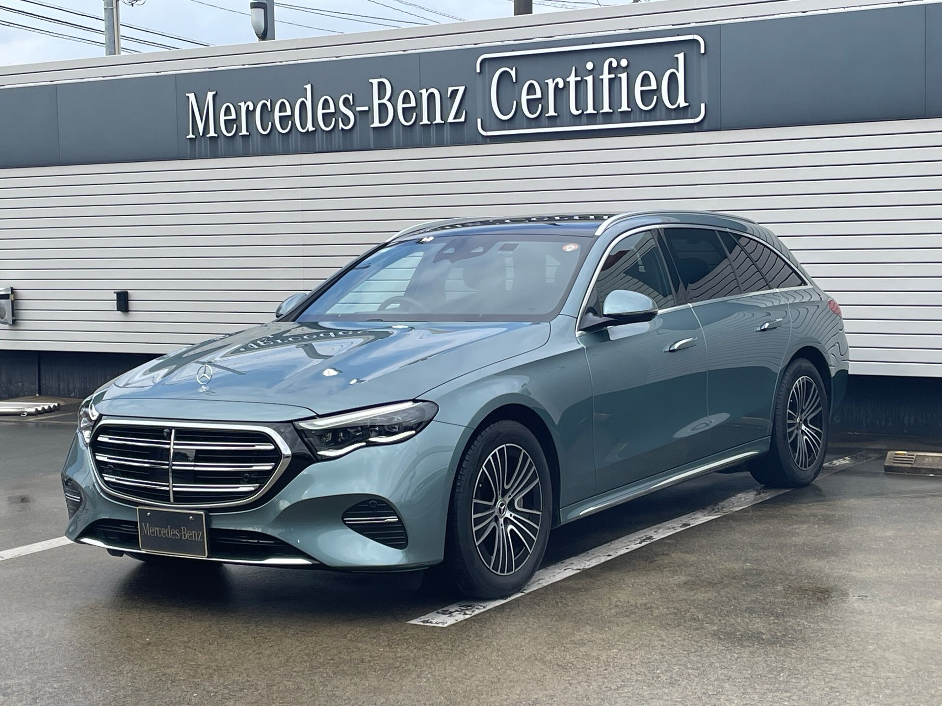 MERCEDES-BENZ E-CLASS WAGON - View 1