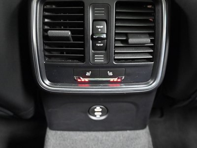 2022 Porsche MACAN — миниатюра 16