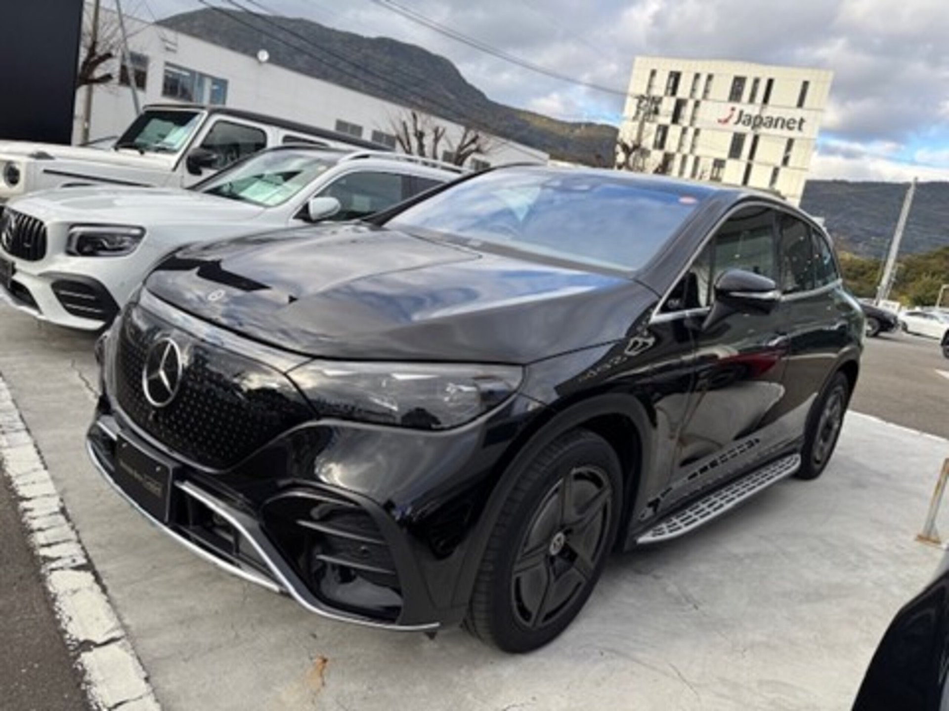 MERCEDES-BENZ EQE SUV - View 1