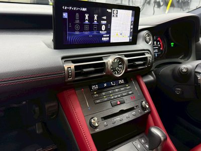 2023 Lexus RC — миниатюра 27