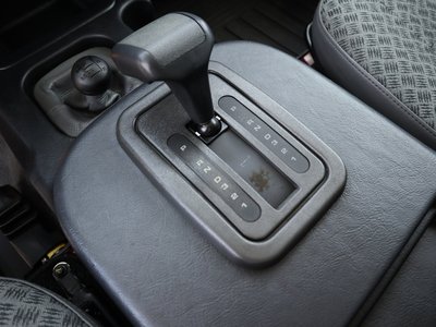 LAND ROVER DEFENDER - 10