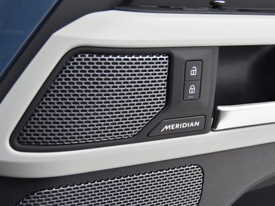 2023 LAND Rover DEFENDER thumbnail 16