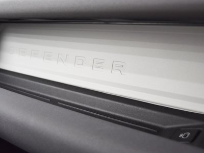2023 LAND Rover DEFENDER thumbnail 21