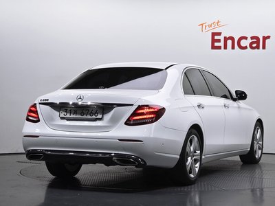 MERCEDES-BENZ E-CLASS - 3