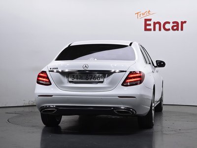 MERCEDES-BENZ E-CLASS - 4