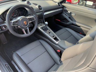 صورة 8 لـ 2025 Porsche 718