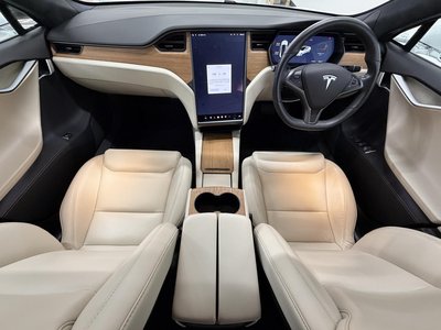 TESLA MODEL S - 4