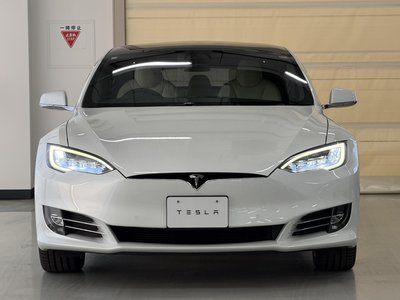 TESLA MODEL S - 8