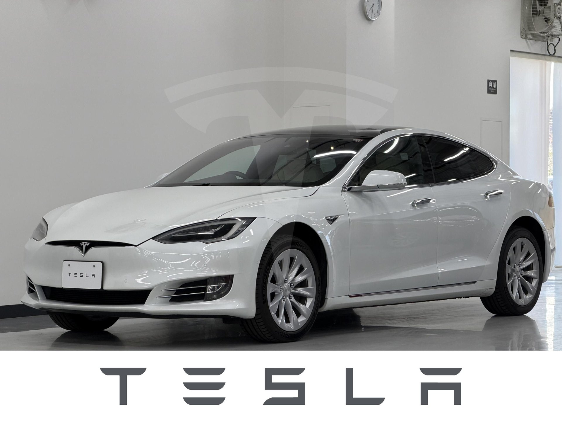 TESLA MODEL S - View 1