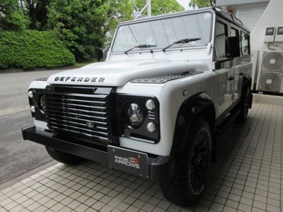 LAND ROVER DEFENDER - 1