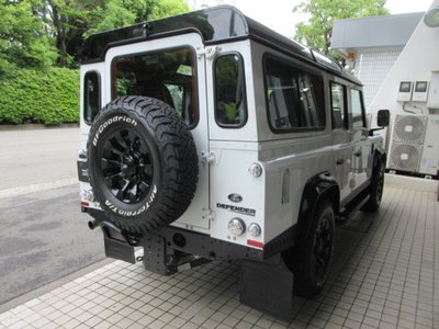 LAND ROVER DEFENDER - 8