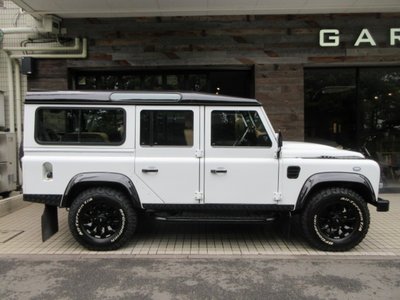 LAND ROVER DEFENDER - 4