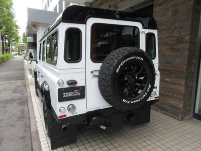 LAND ROVER DEFENDER - 9