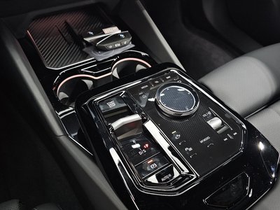صورة مصغرة 12 لـ 2025 BMW 5 SERIES