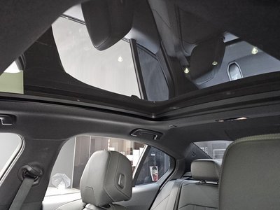 صورة مصغرة 28 لـ 2025 BMW 5 SERIES