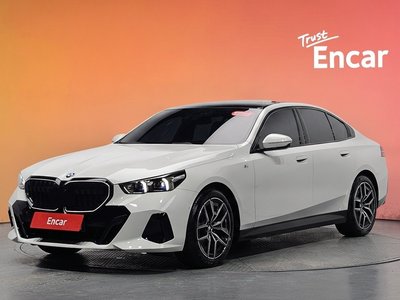 2025 BMW 5 SERIES 照片 1