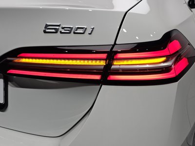 2025 BMW 5 SERIES 照片 10