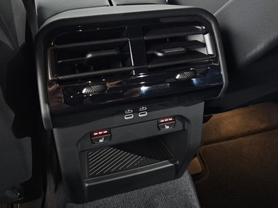 صورة مصغرة 27 لـ 2025 BMW 5 SERIES
