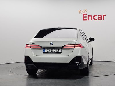 2025 BMW 5 SERIES 照片 4