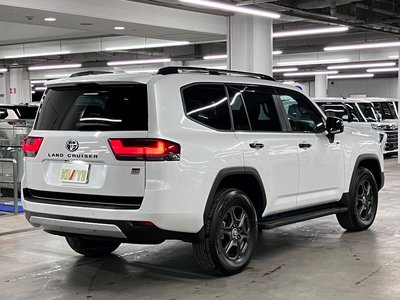 TOYOTA LAND CRUISER 300 - 6