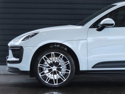 PORSCHE MACAN - 4